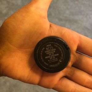 MAC Cosmetics Makeup - Mac studio finish concealer nc25 MAC Cosmetics Makeup - Mac studio finish concealer nc25